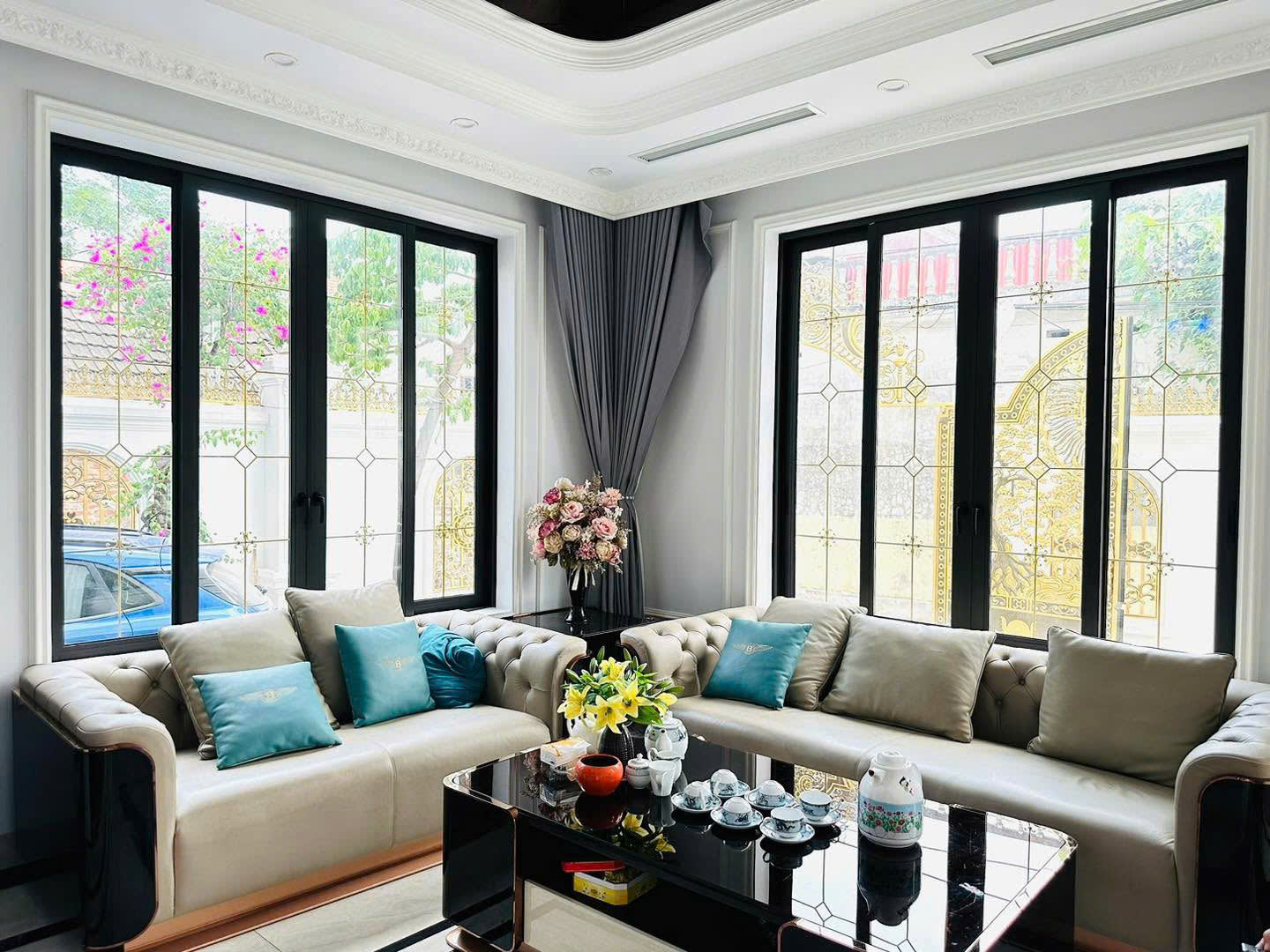Cửa nhôm kính - Công Ty Cổ Phần Đầu Tư Phát Triển Công Nghệ Trường Sơn